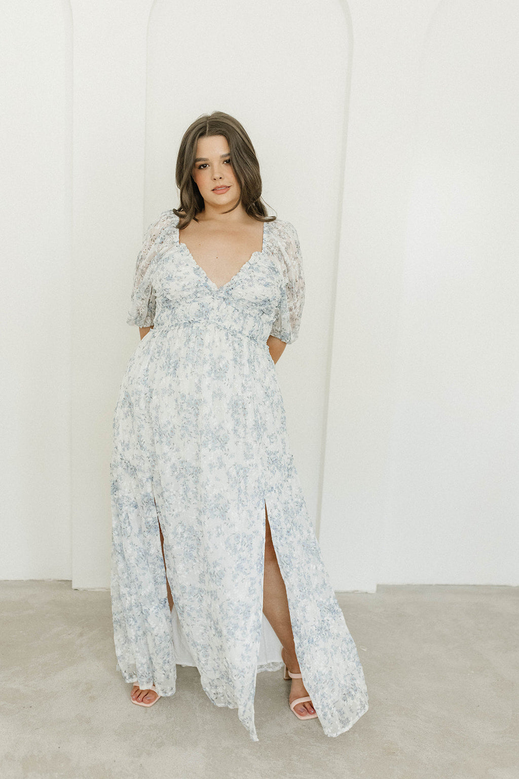 Daphne High Slit Eyelet Detail Maxi Dress in Blue/White Floral - Inclusive Sizing
