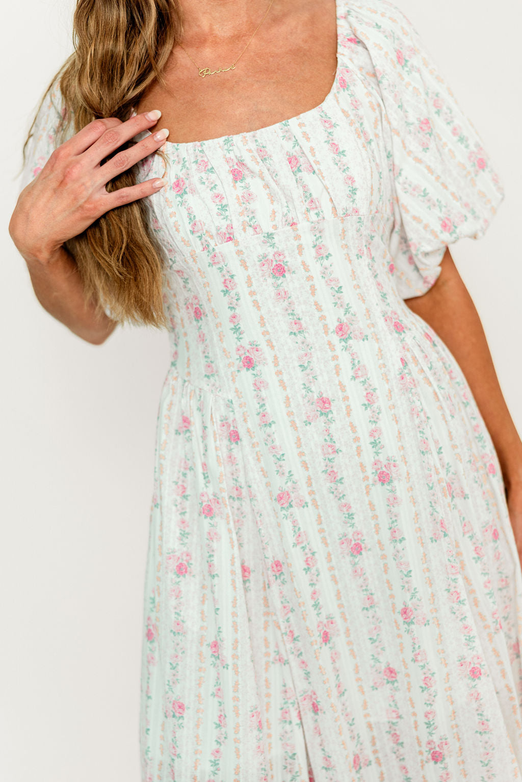 Eliana Floral Puff Sleeve Midi Dress in Coral/Pink