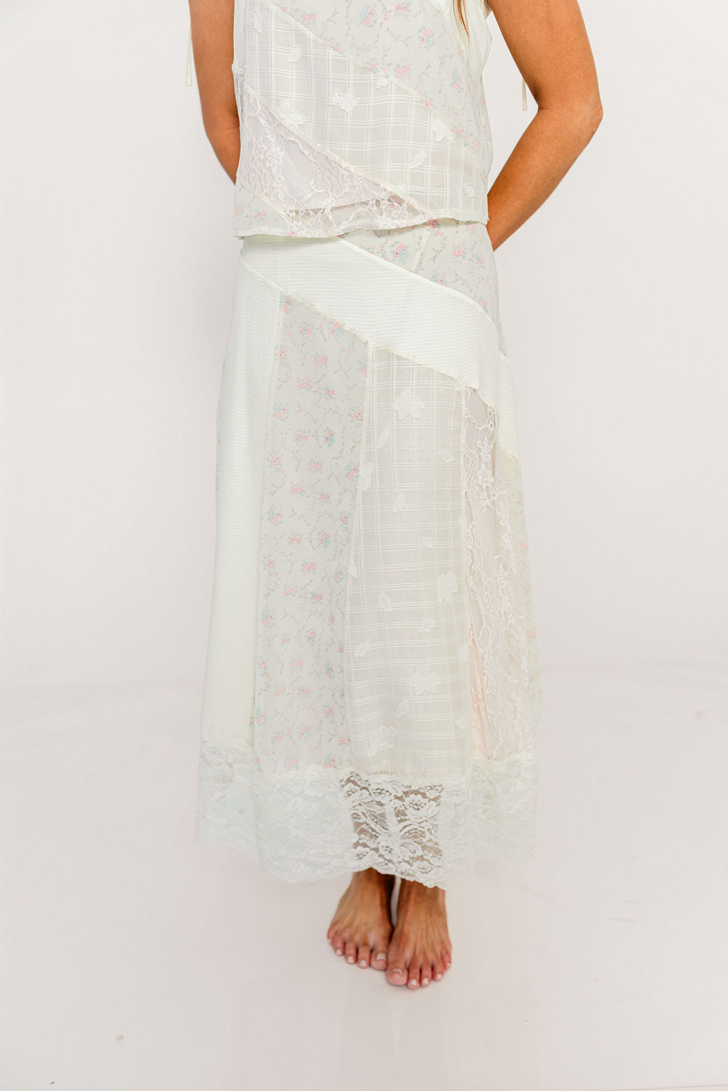 Merritt Floral and Lace Midi Skirt in Cream/Pink