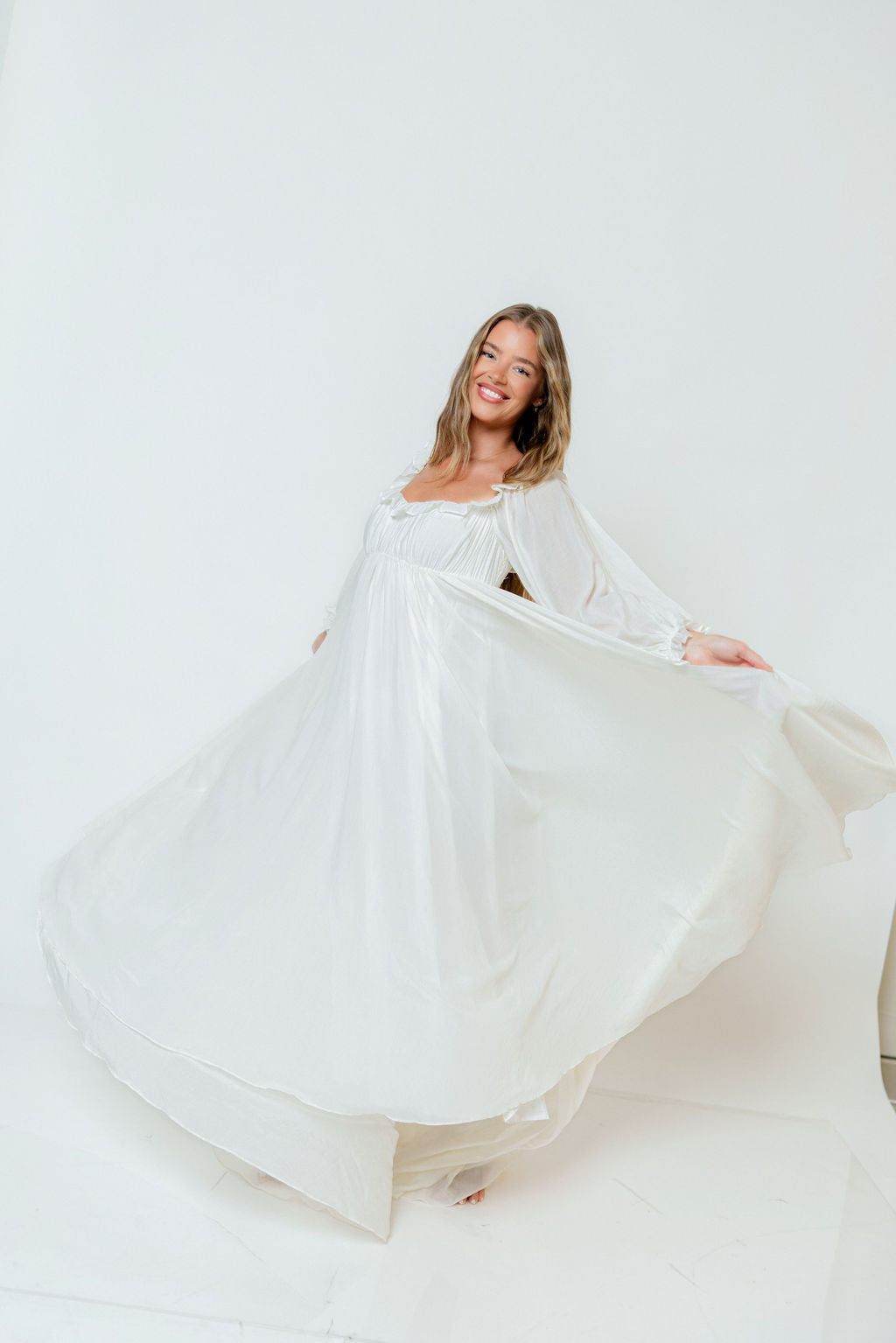 Elowen Maxi Dress in Off-White - Bump Friendly *6/30 PRE-ORDER*