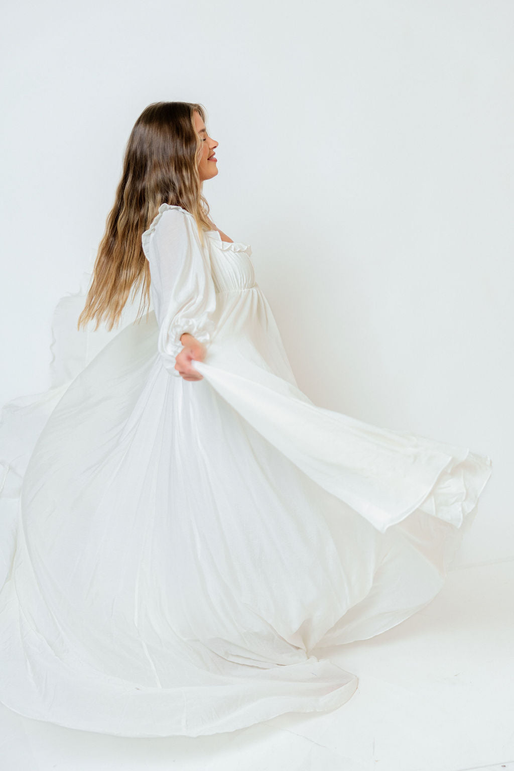 Elowen Maxi Dress in Off-White - Bump Friendly *6/30 PRE-ORDER*